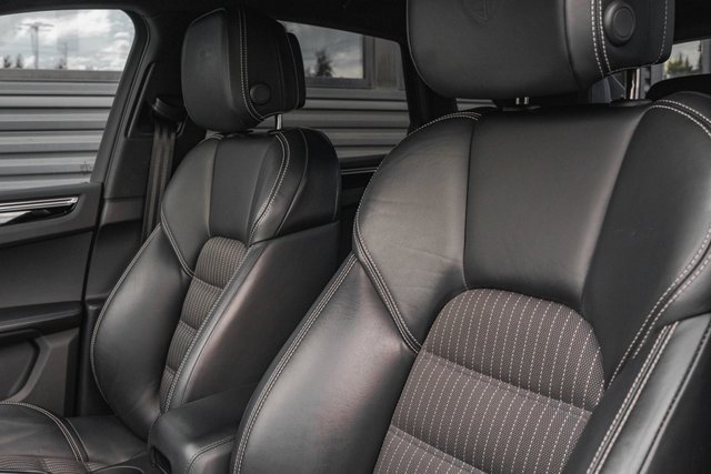 2023 Porsche Macan T photo 4