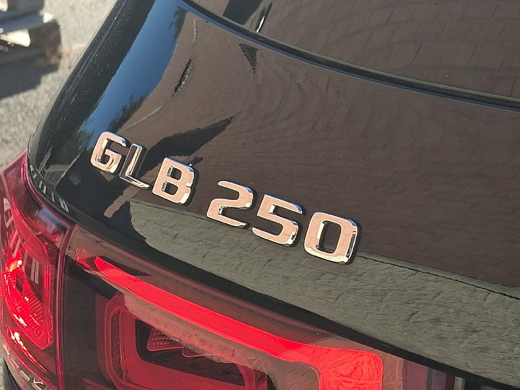 Certified Used 2023  Mercedes-Benz GLB 250 image 31