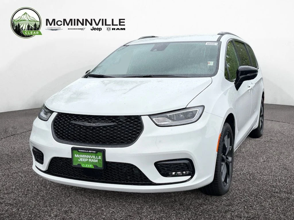 2026 Chrysler Pacifica Select AWD's photo