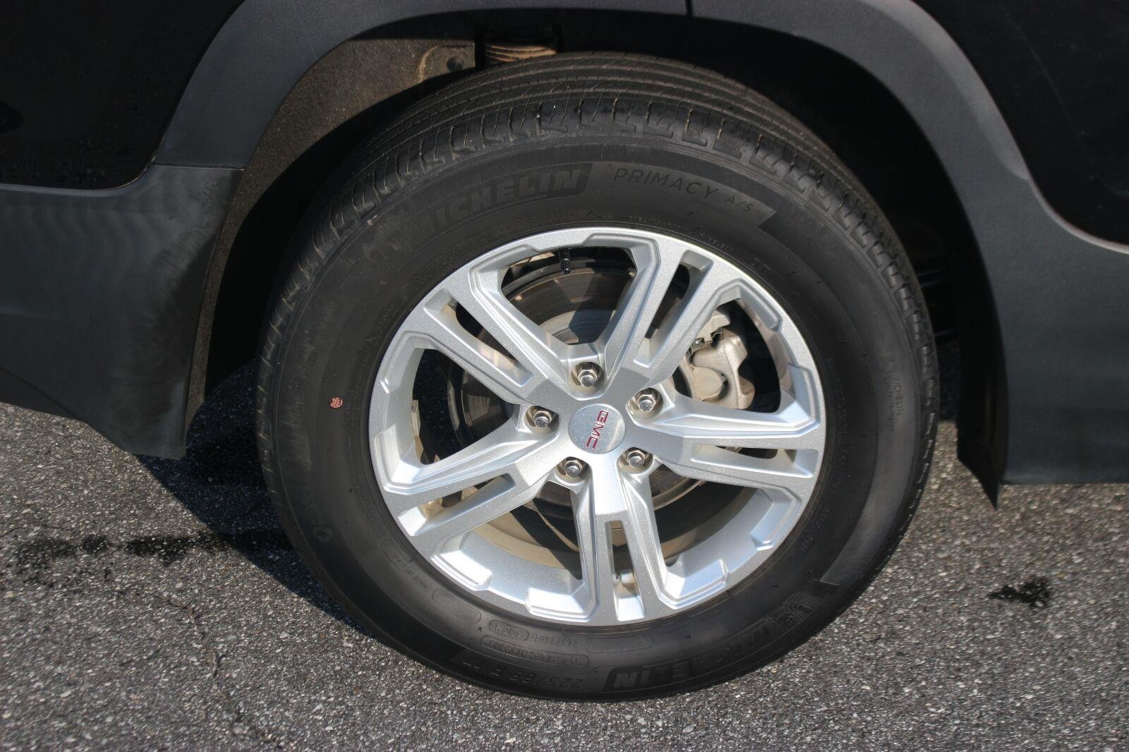 Used 2020 EBONY TWILIGHT METALLIC GMC SLE image 36