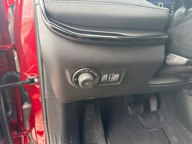 New 2026 Red Hot Pearlcoat Jeep Latitude image 14