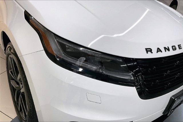 Used 2025 White Land Rover Dynamic SE image 32