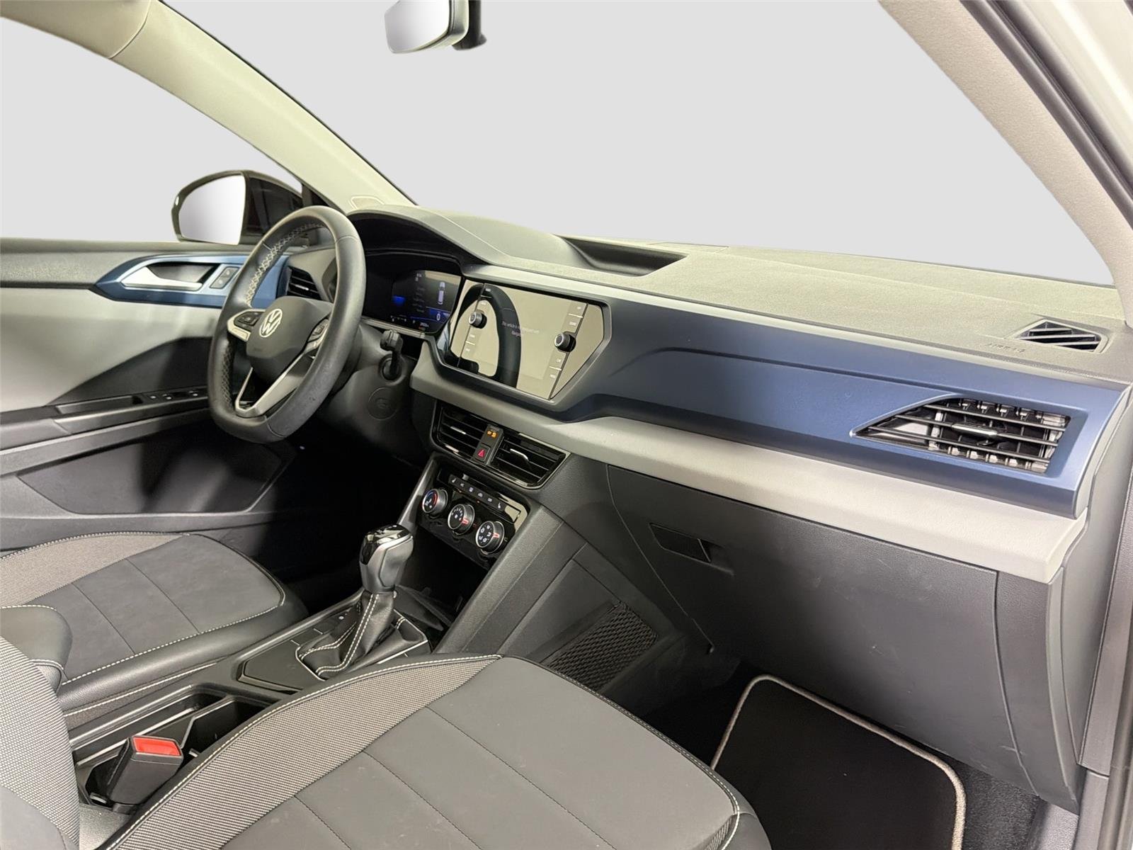 Used 2023 Pure White Volkswagen SE image 24