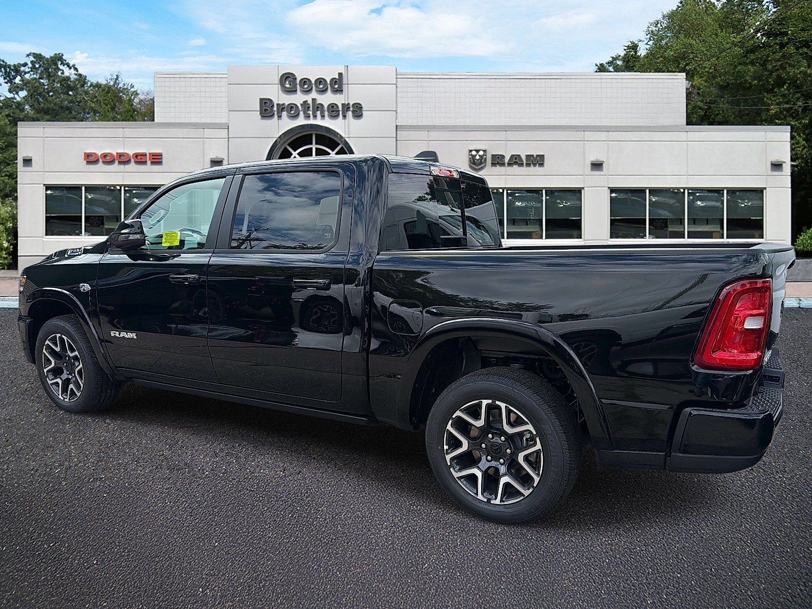 New 2027 Diamond Black Crystal Pearl-Coat Exterior Paint RAM Laramie Crew Cab 4x4 5