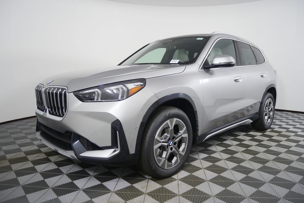 New 2026 Space Silver Metallic BMW xDrive28i image 7