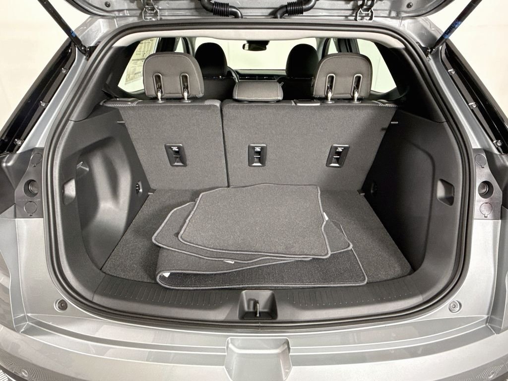 2027 Chevrolet Bolt LT - Photo 24