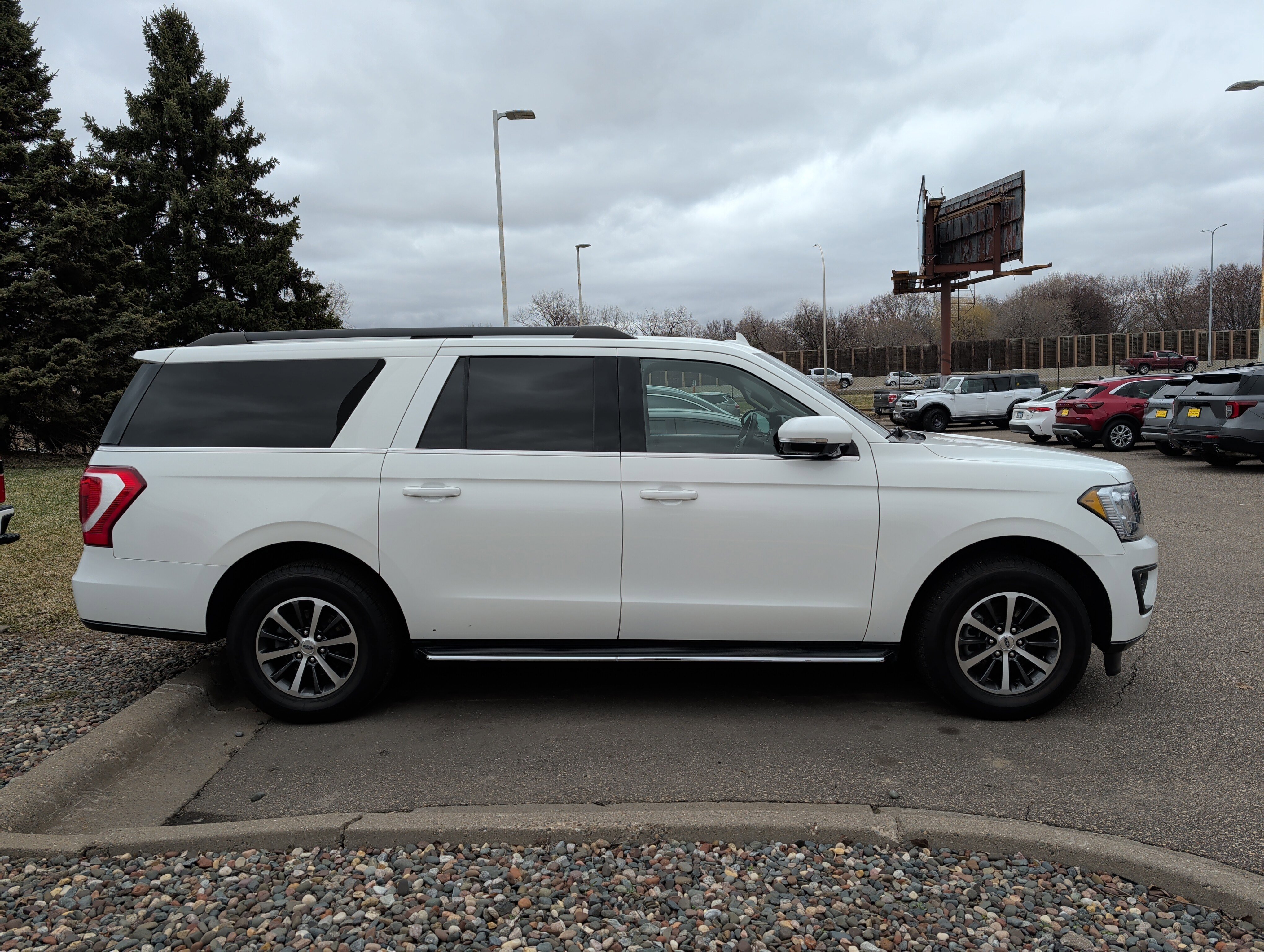 Used 2021 Ford Expedition XLT with VIN 1FMJK1JT3MEA37495 for sale in Coon Rapids, Minnesota