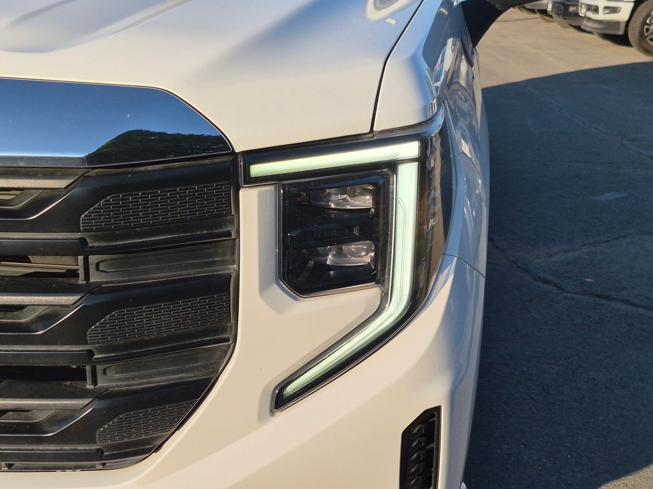 Used 2022 Summit White GMC Pro image 10