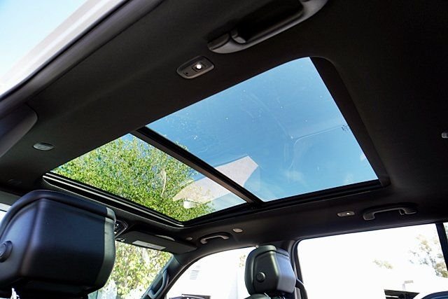 New 2026 Bright White Clear-Coat Exterior Paint Jeep Limited Altitude image 21