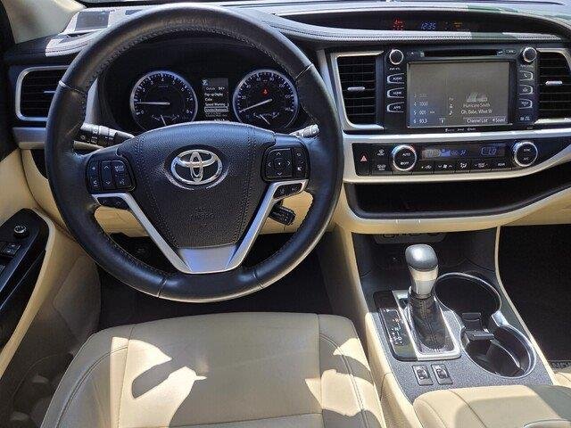 Used 2019 Blizzard Pearl Toyota XLE image 22