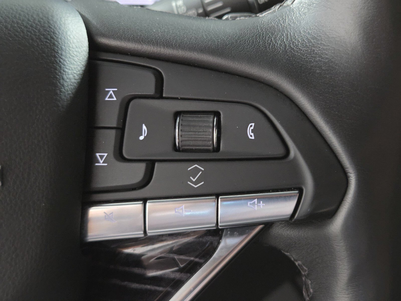 Used 2022 BLACK RAVEN Cadillac Sport image 23