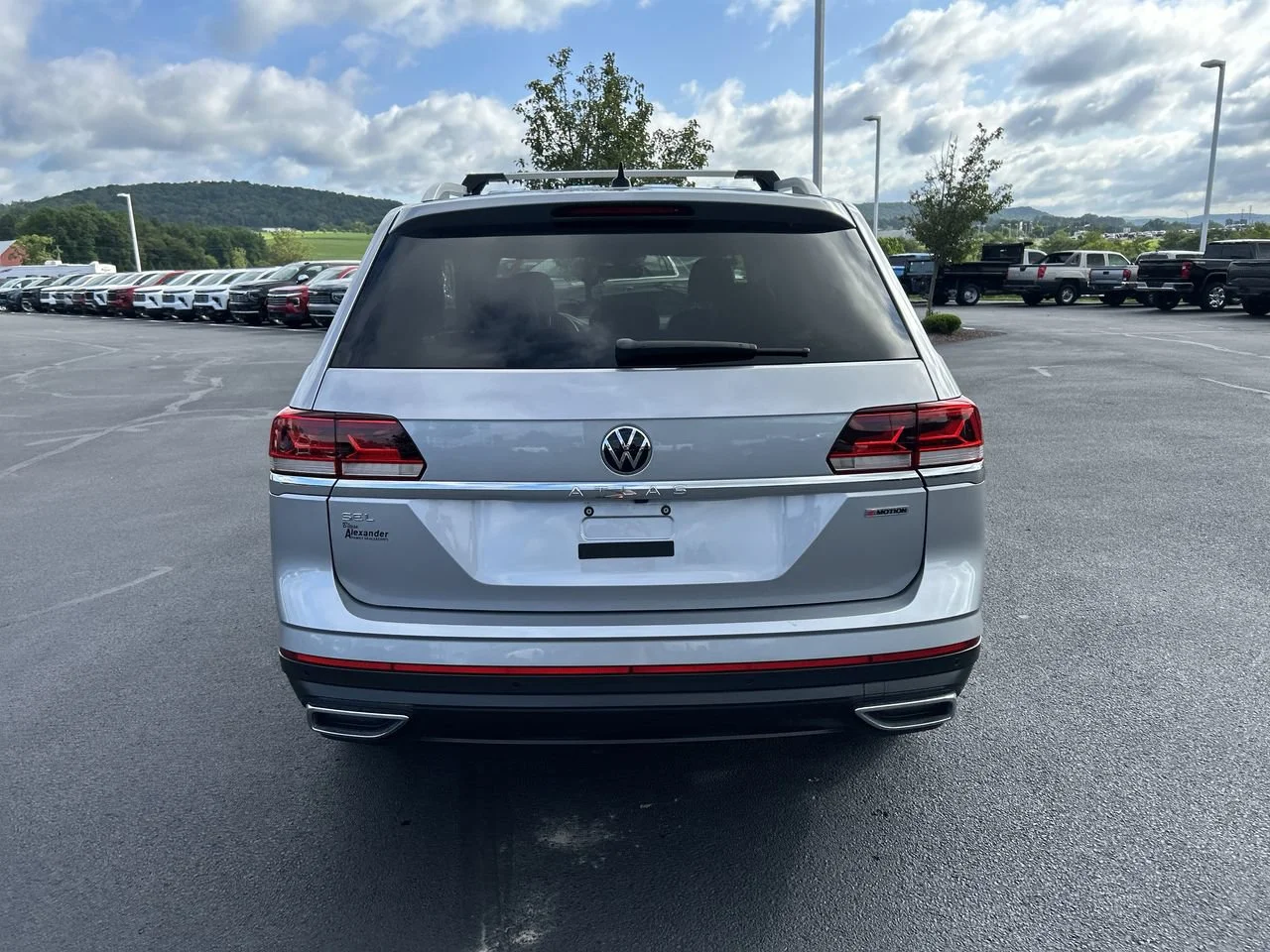 Used 2022 Gray Volkswagen 2.0T SEL image 6