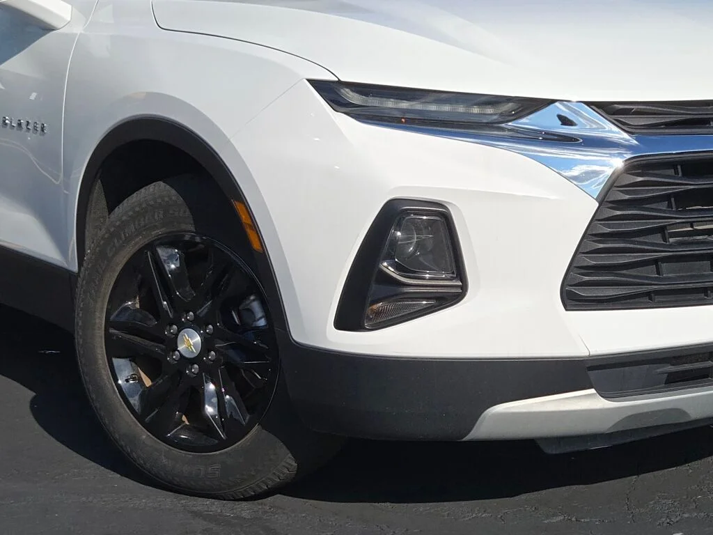 Used 2022 White Chevrolet LT image 3