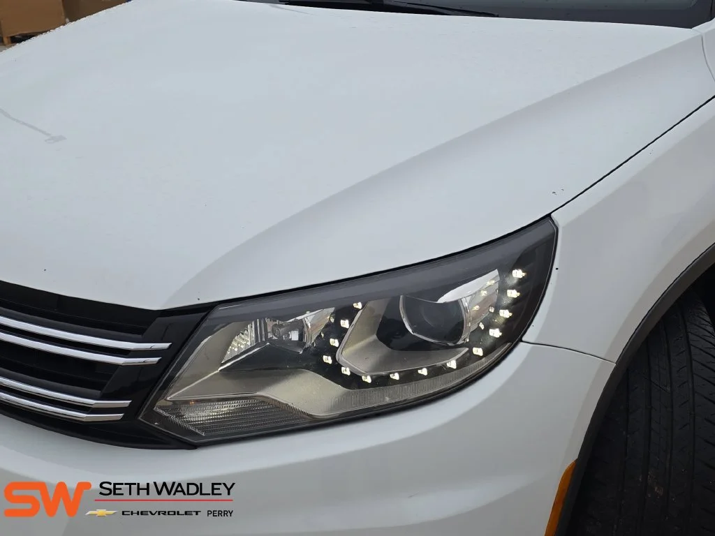 Used 2016 White Volkswagen SE image 30