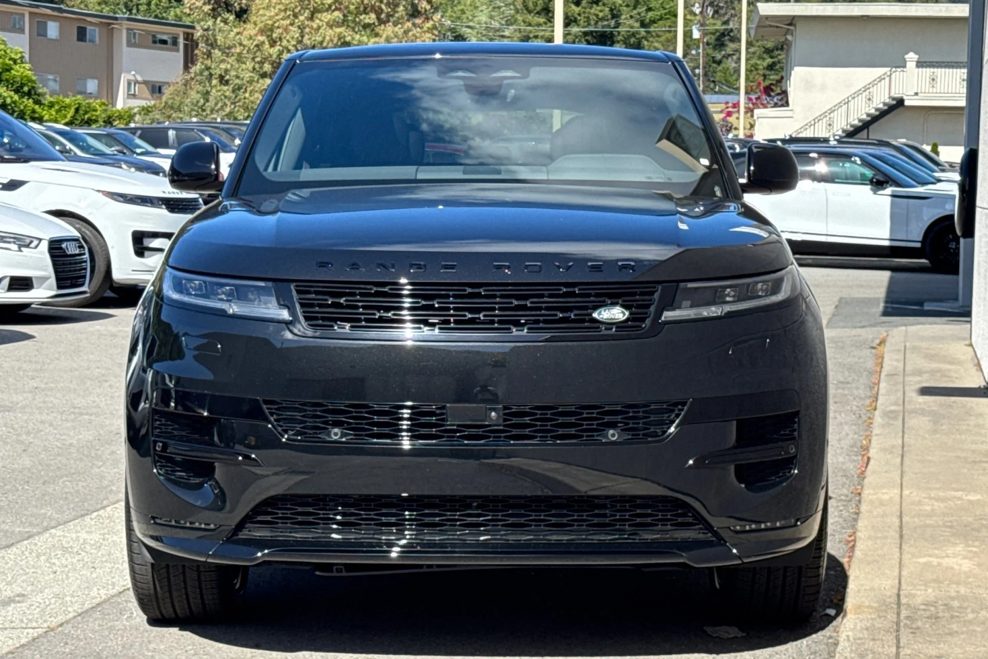 New 2026 Santorini Black Land Rover Dynamic SE image 10