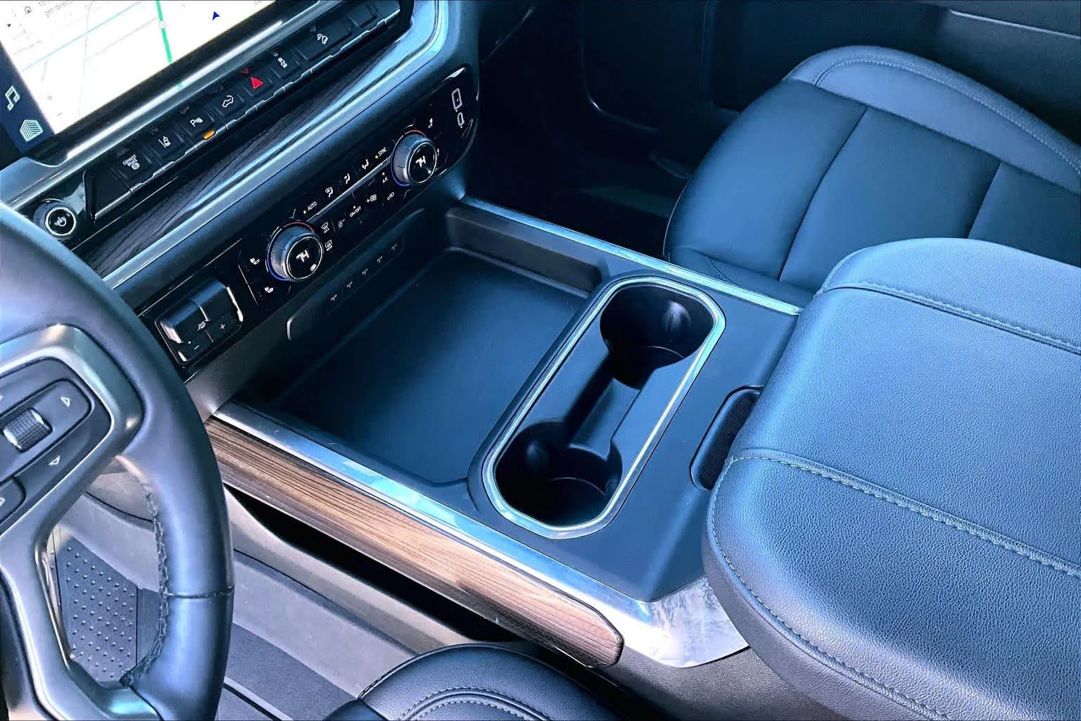 Used 2025 Sterling Gray Metallic Chevrolet LT image 17