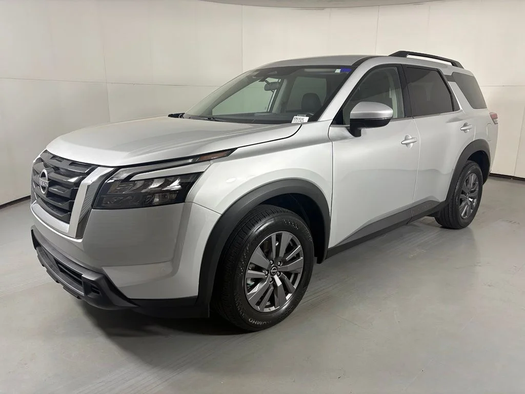 Used 2024 Silver Nissan SV image 4