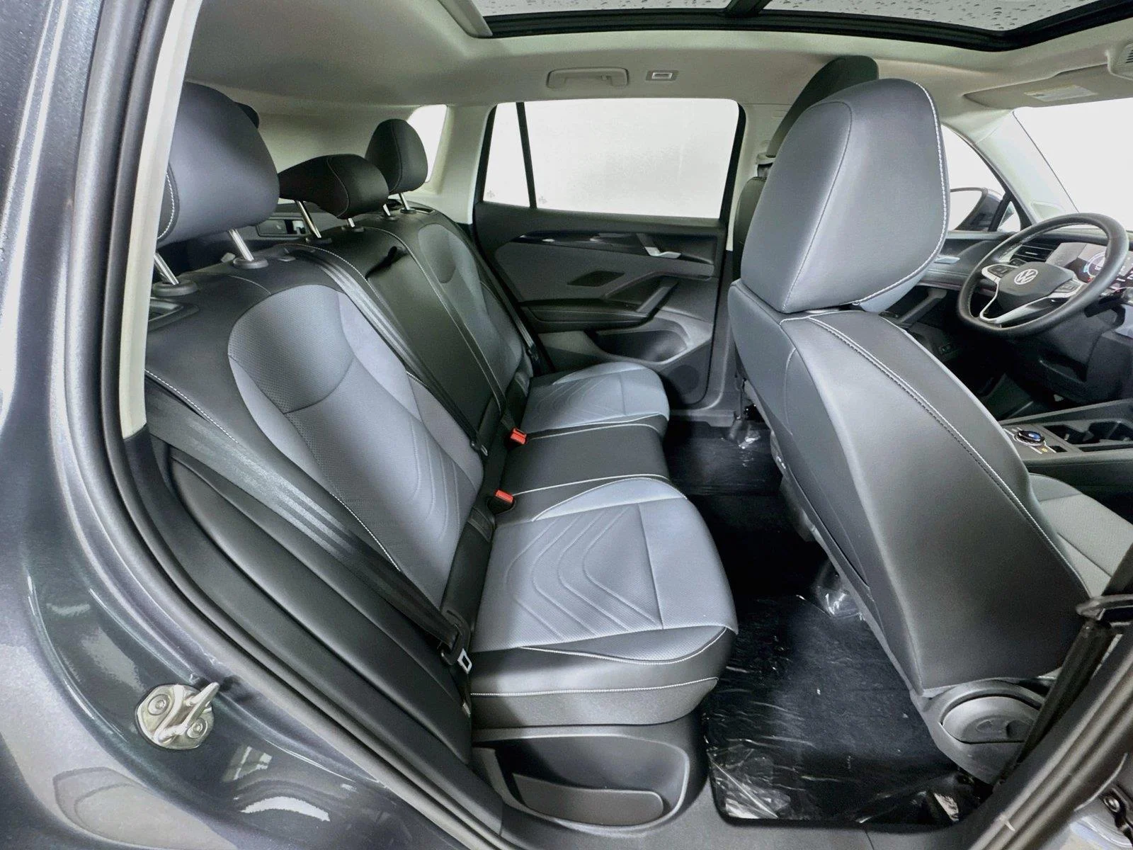 New 2026  Volkswagen SE image 26