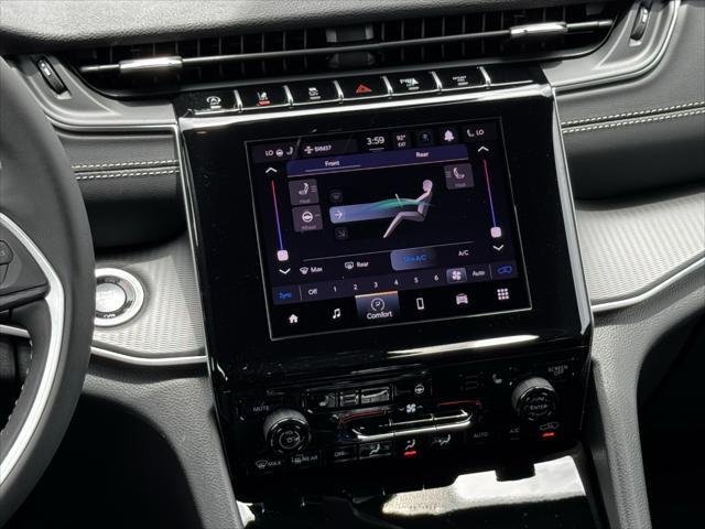 New 2026 Diamond Black Crystal Pearl-Coat Exterior Paint Jeep Laredo X image 15