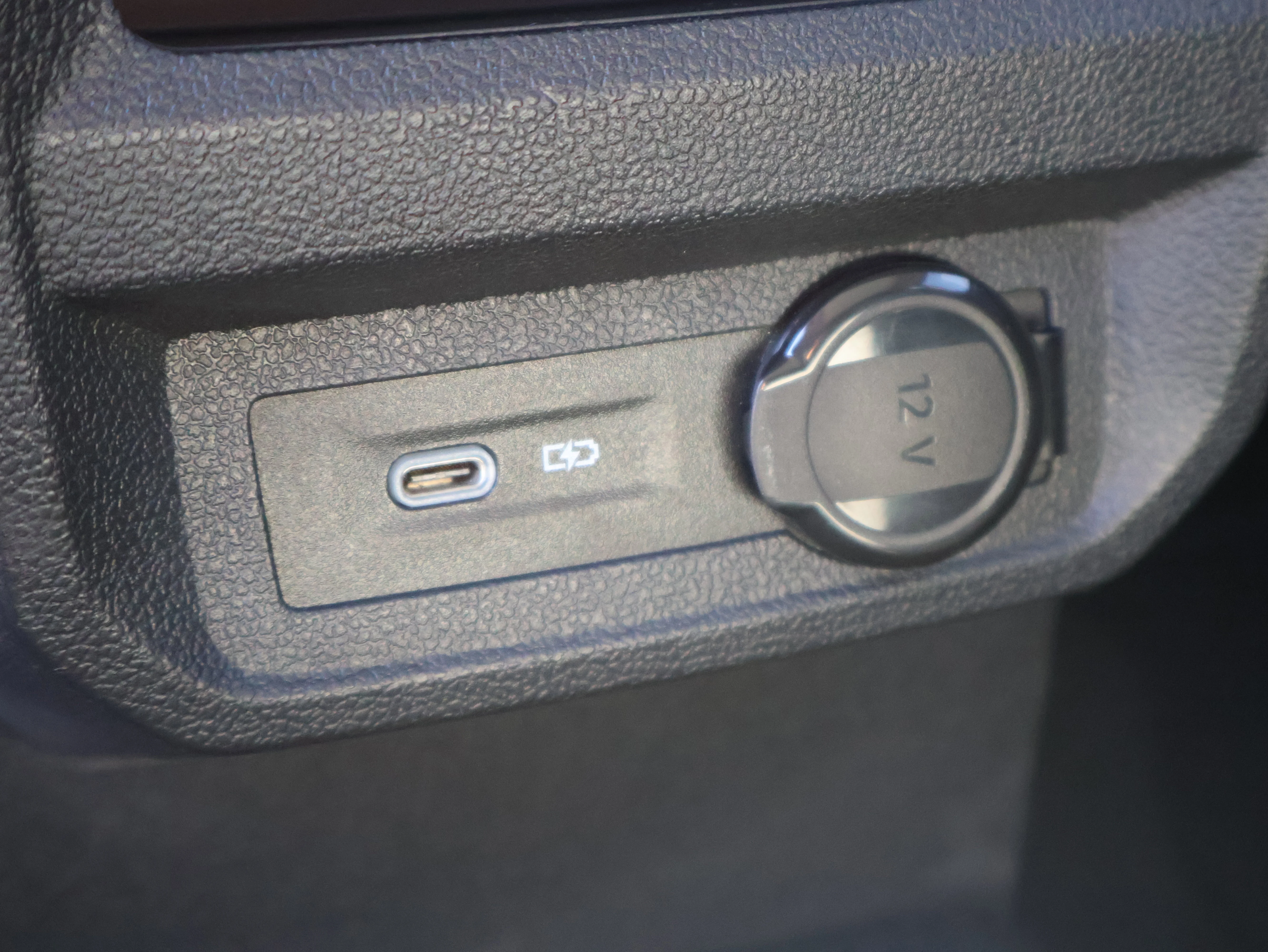 2022 Volkswagen Tiguan SE - Photo 19