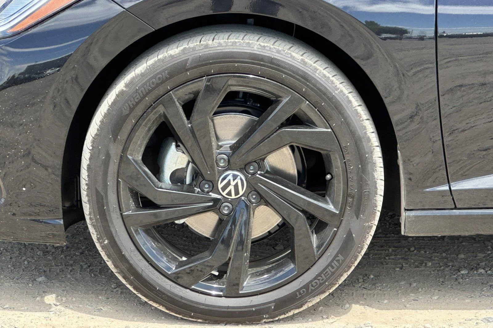 New 2026 Deep Black Pearl Volkswagen SE image 24