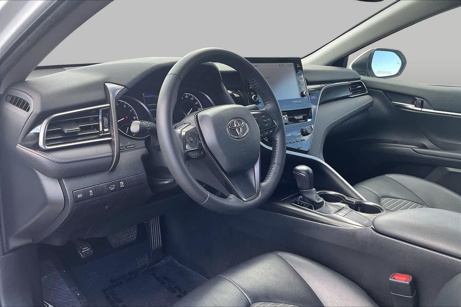 Used 2023 Ice Cap Toyota SE image 16