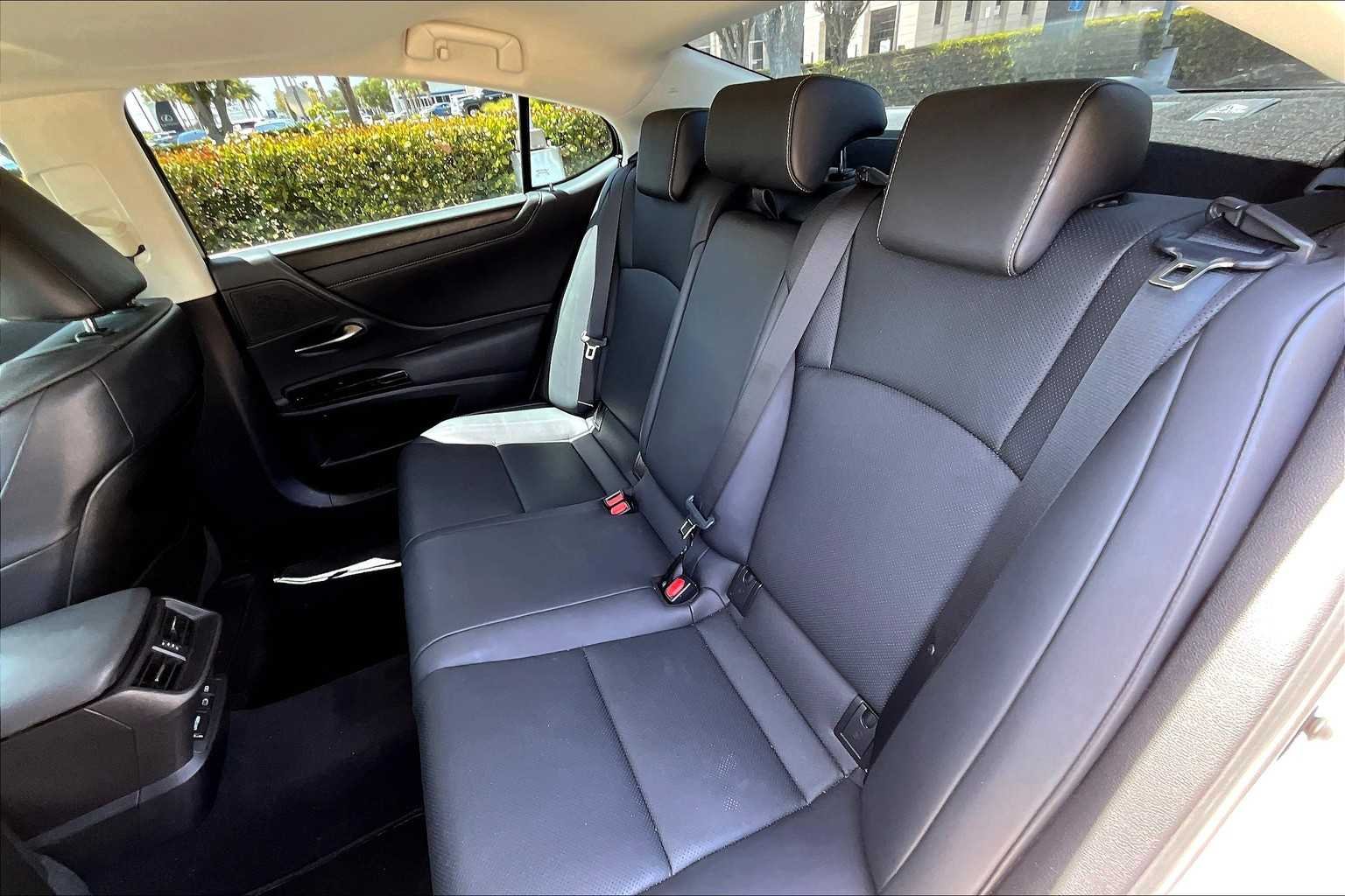 Used 2022 Eminent White Pearl Lexus  image 21