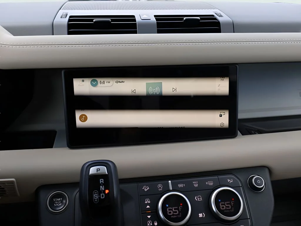 Used 2024 Fuji White Land Rover  image 20
