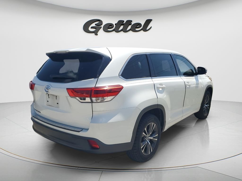 Used 2018 White Toyota LE image 3