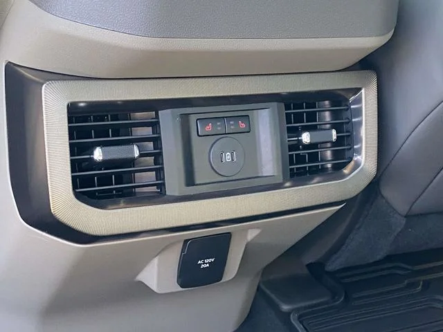 New 2026 Star White Metallic Tri-Coat Ford F-450® Platinum® image 10