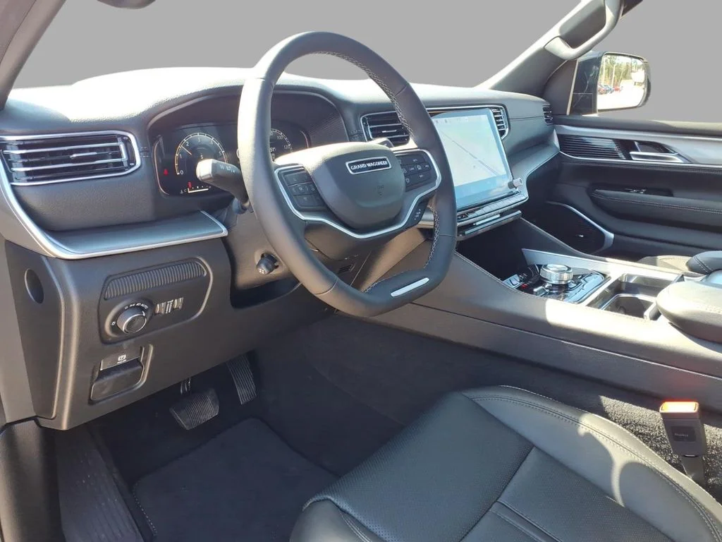 New 2026 Silver-Zynith Exterior Paint Jeep  image 15