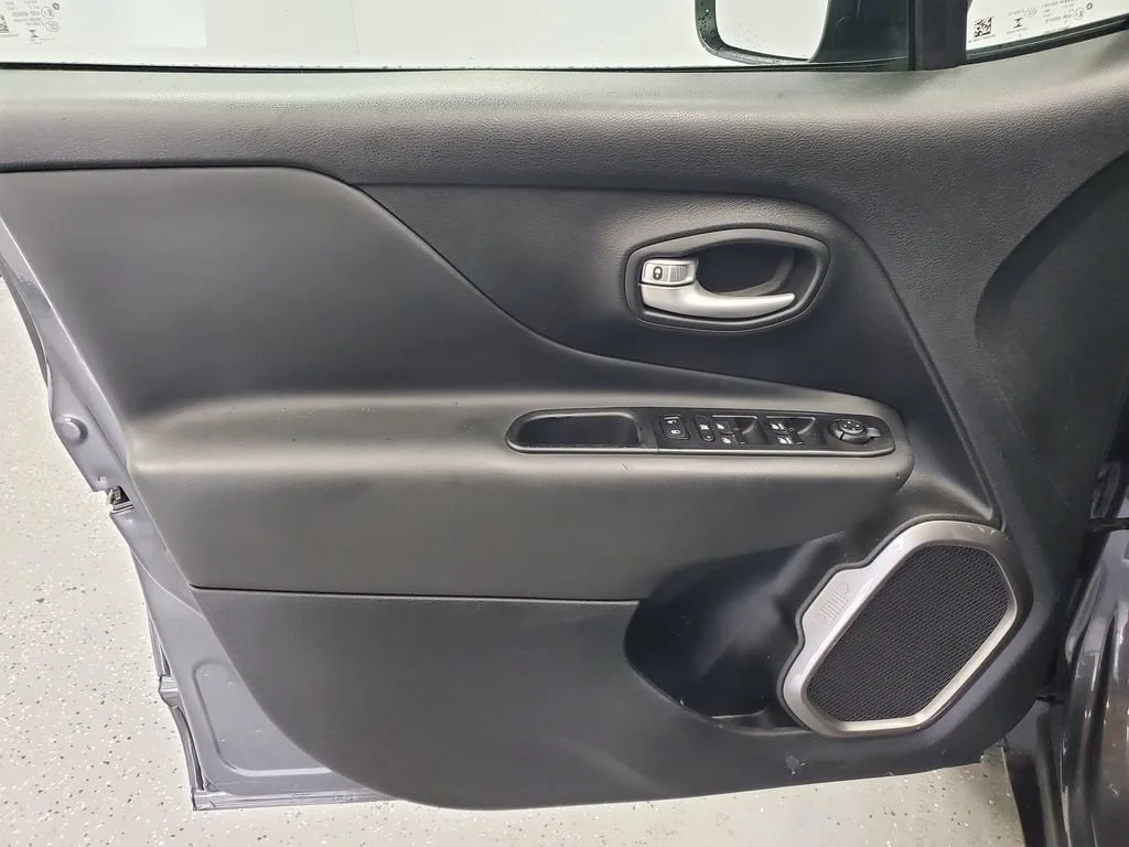 2023 Jeep Renegade Latitude - Photo 20