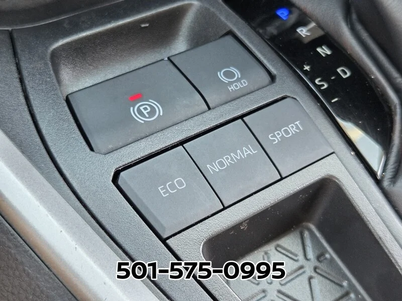 Used 2025 Silver Sky Metallic TOYOTA XLE PREMIUM FWD image 29