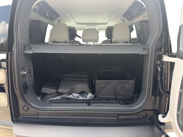 New 2026 Fuji White Land Rover X-Dynamic SE image 18