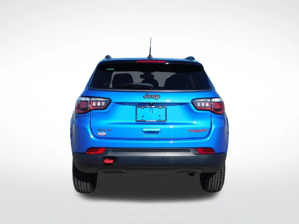 Used 2018 Blue Jeep Trailhawk image 4