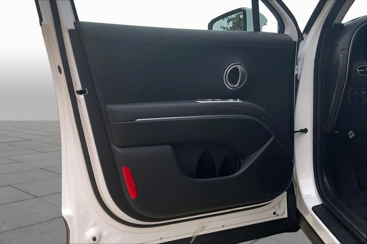 New 2026 Creamy White Pearl Hyundai SEL 7P image 10