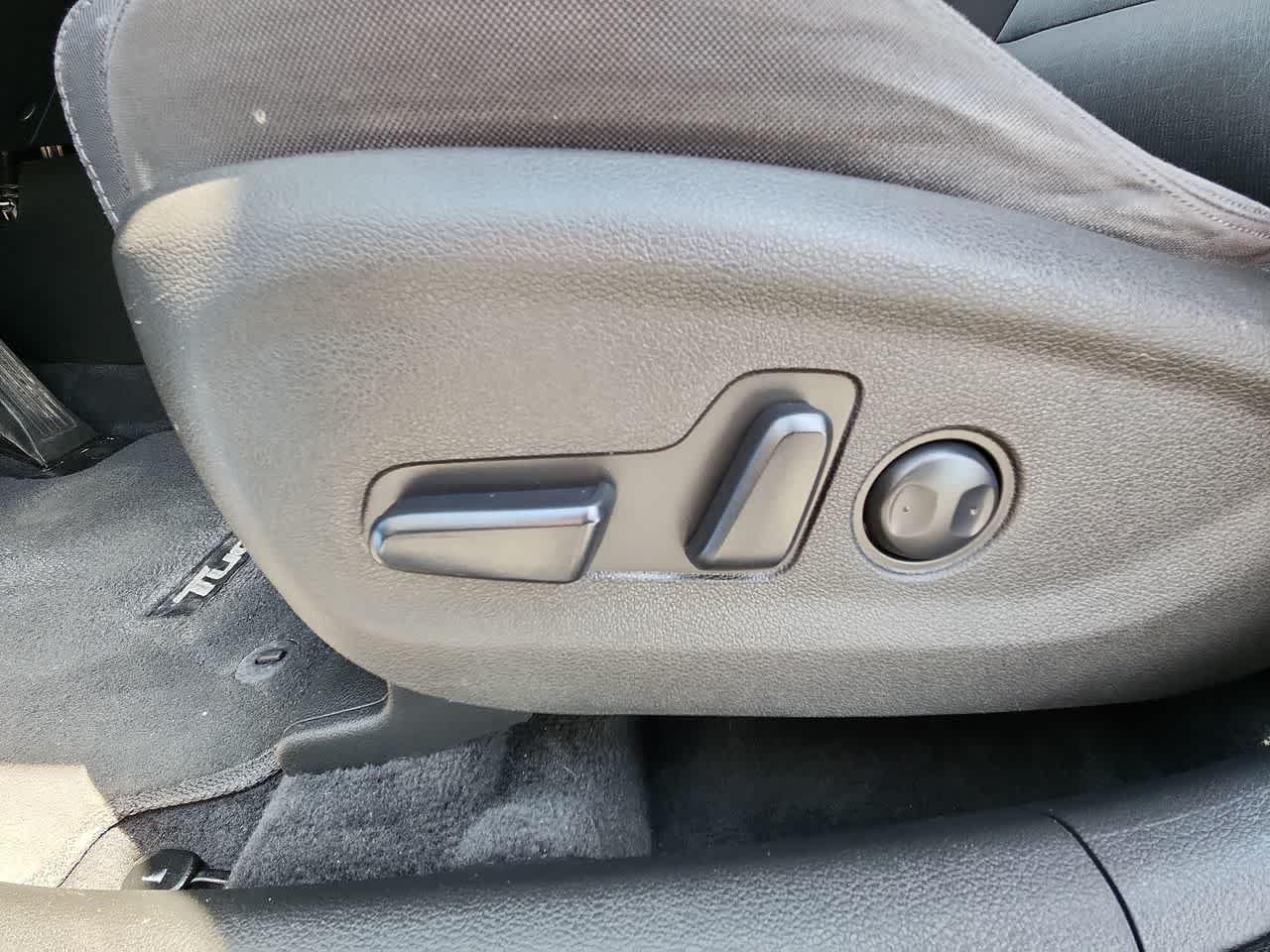 Used 2017 Caribbean Blue Hyundai Eco image 15