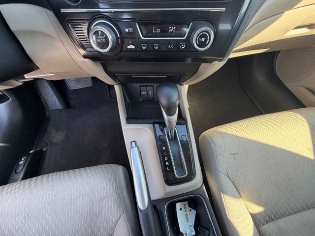 Used 2015 White Honda EX image 32