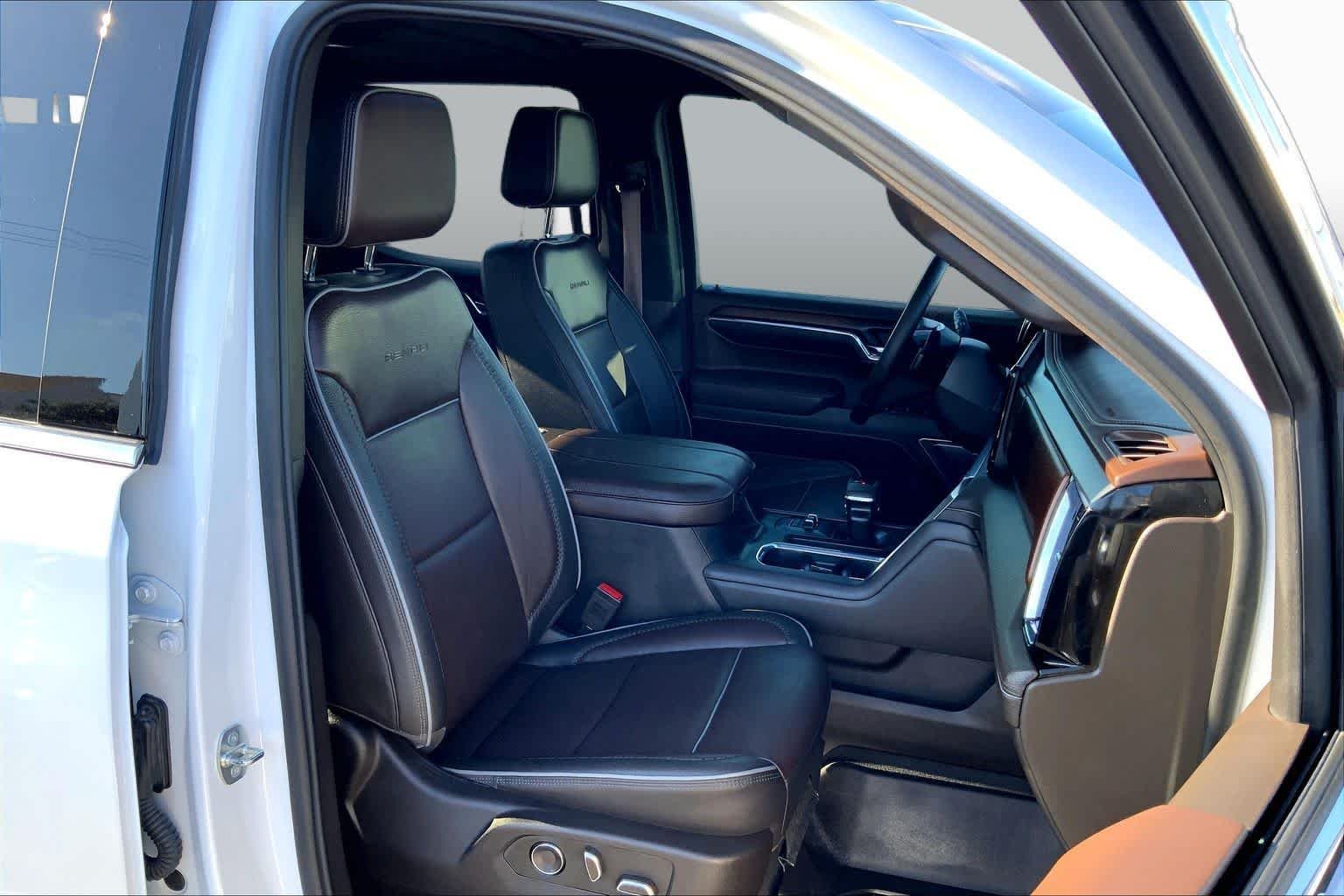 Used 2024 White Frost Tricoat GMC Denali image 9