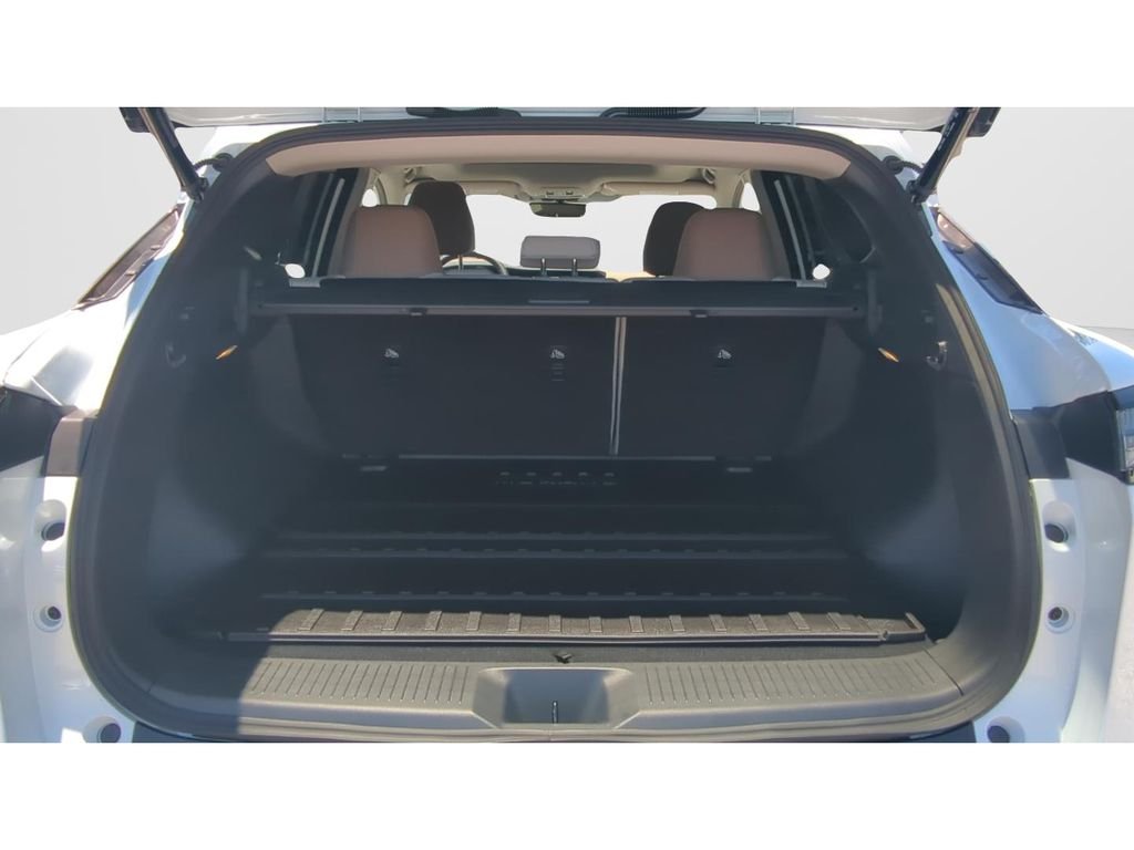 New 2026 Everest White Pearl TriCoat Nissan Platinum image 9