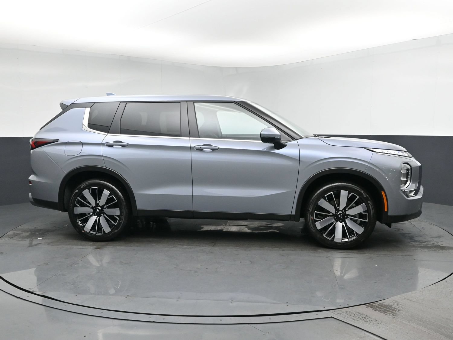 New 2026 Gray Mitsubishi SE 1.5T 2WD image 3