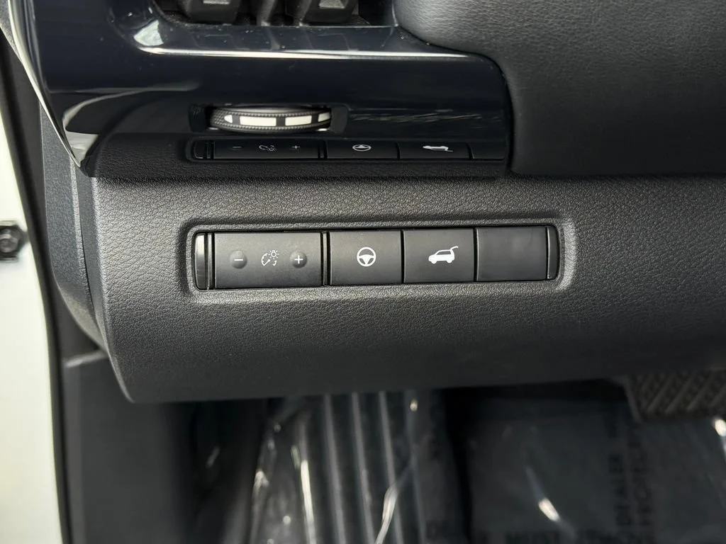 Used 2025 White Nissan SV image 25