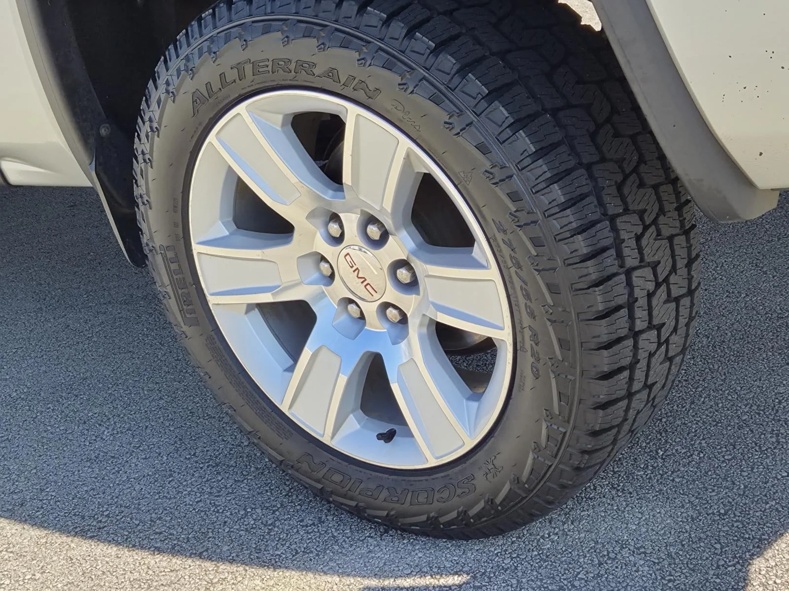 Used 2018 Quicksilver Metallic GMC 2WD Crew Cab 143.5 SLE image 7