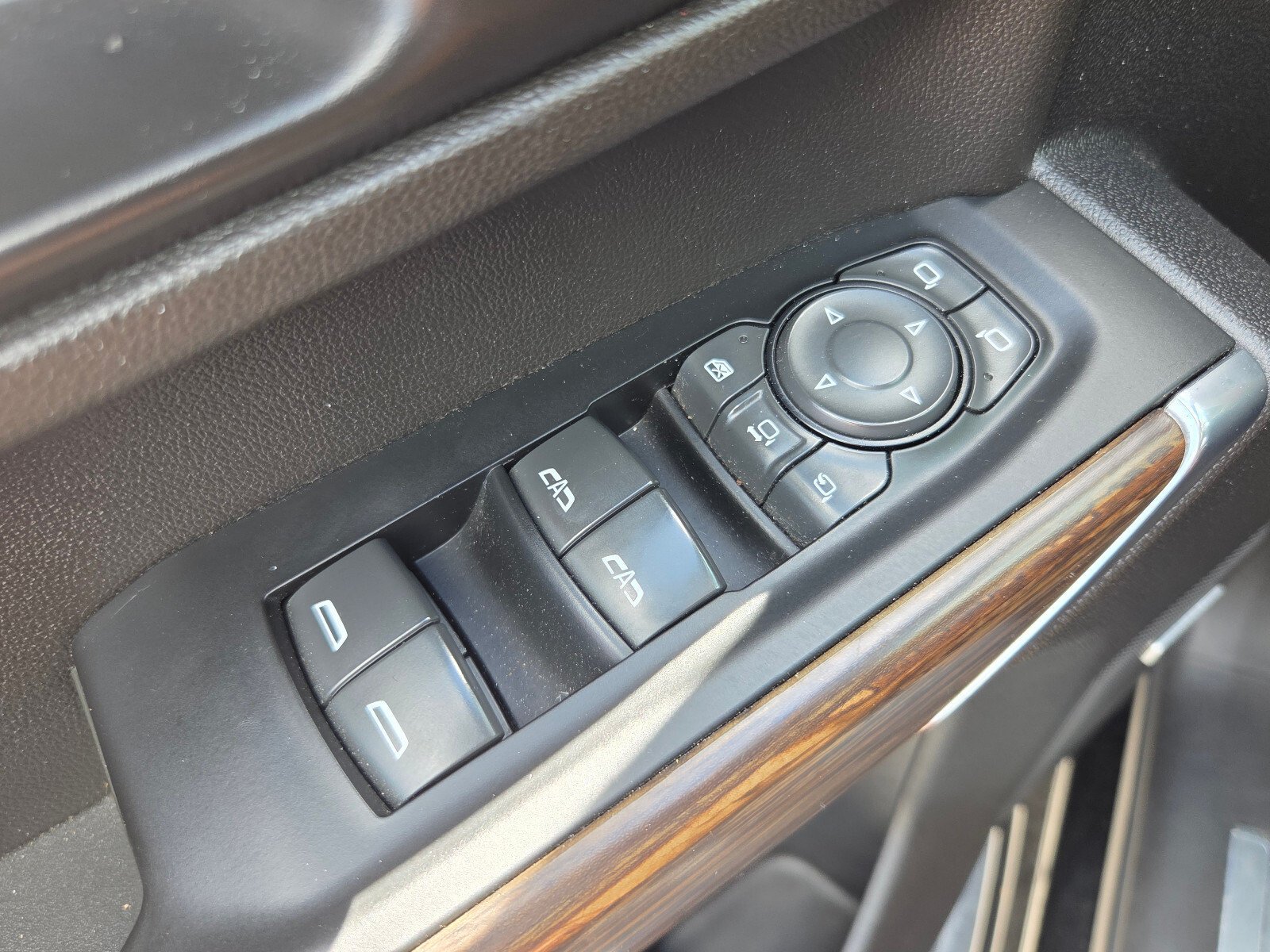 Used 2022 Mosaic Black Metallic Chevrolet High Country image 32
