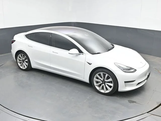 2018 Tesla Model 3 -'s photo