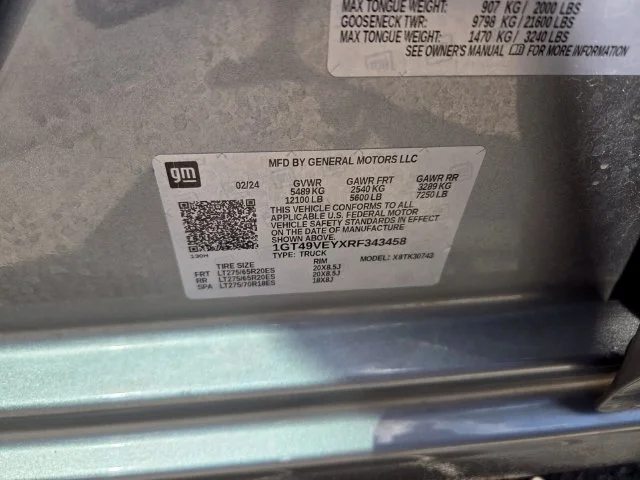 Used 2024 Silver GMC AT4 image 21