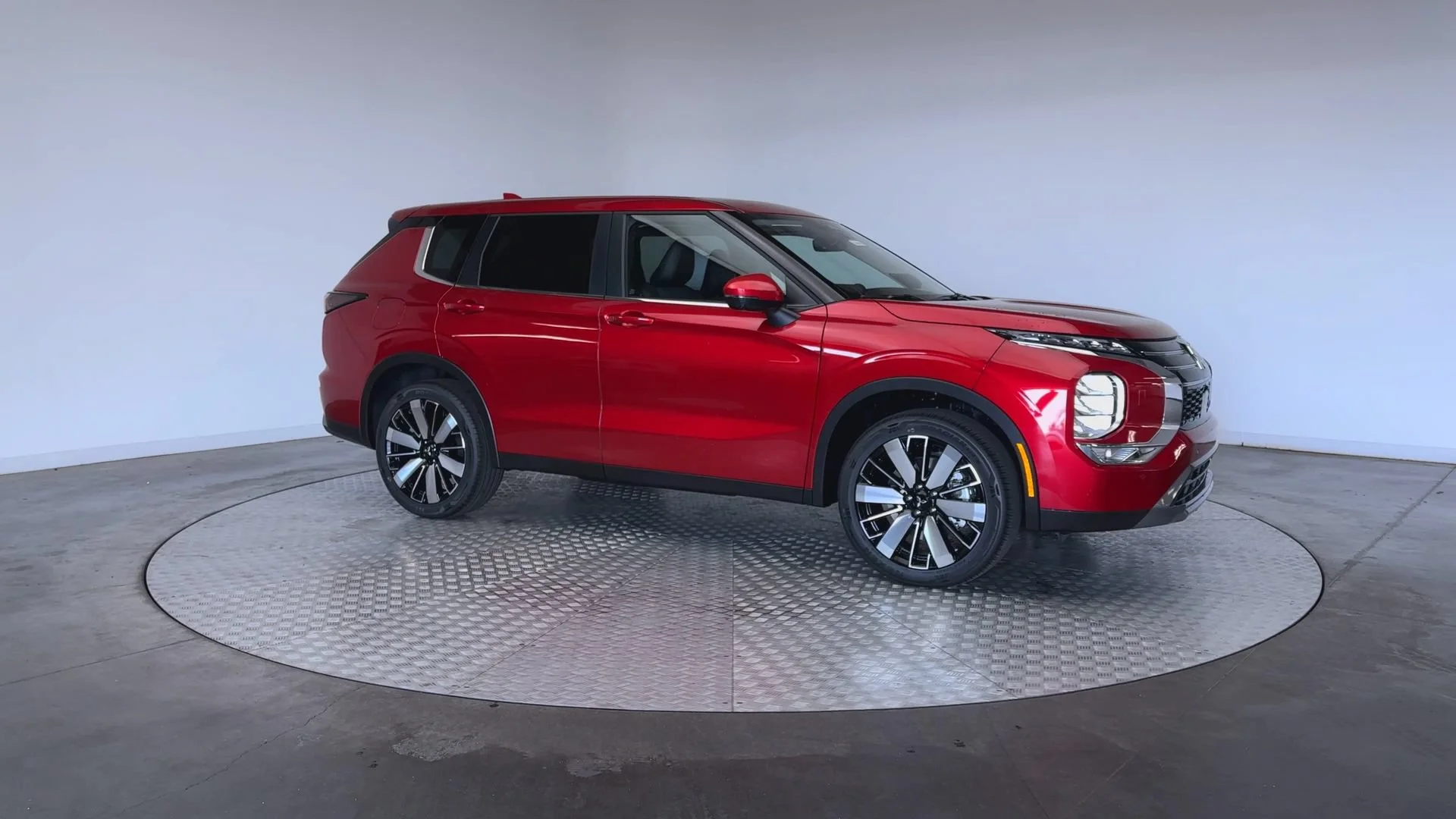 New 2026 Red Diamond Mitsubishi SE image 2