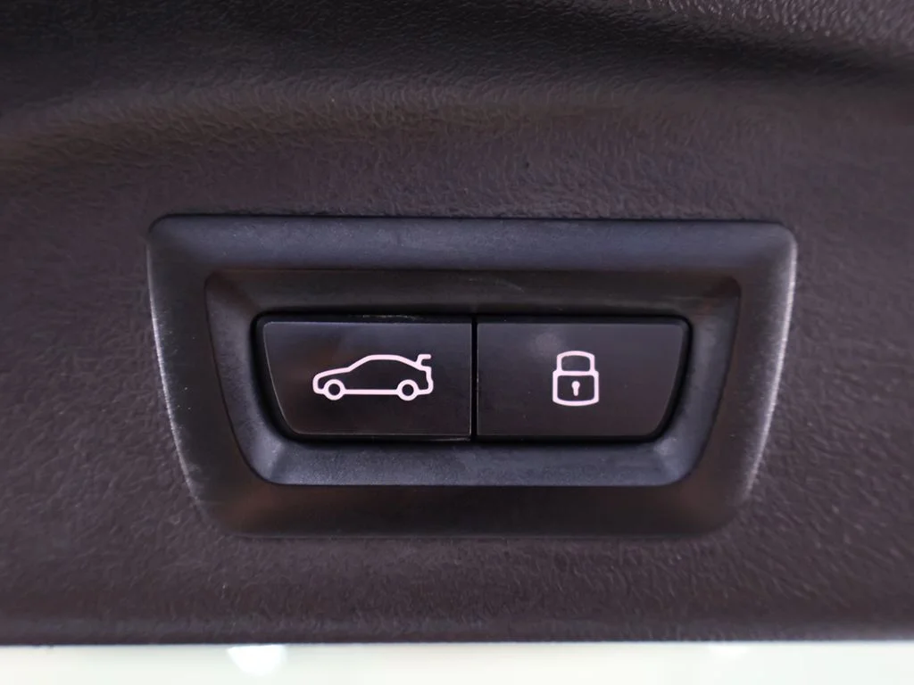 Used 2023 Alpine White BMW xDrive40i image 73