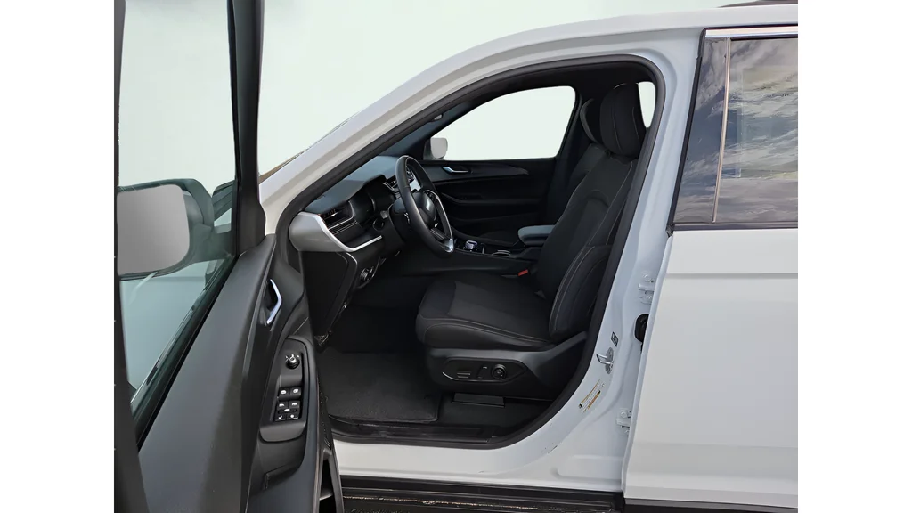 Used 2024 White Jeep Laredo X image 9