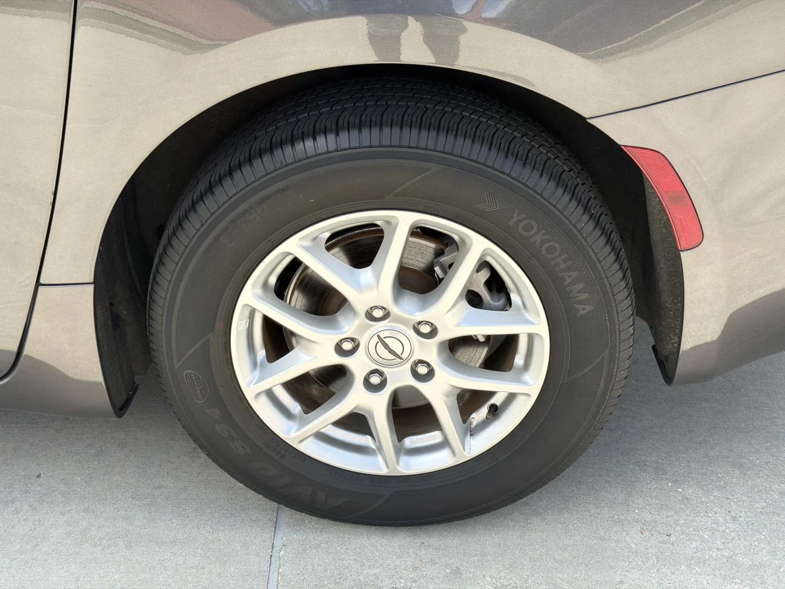 Used 2023 Gray Chrysler Touring L FWD image 4